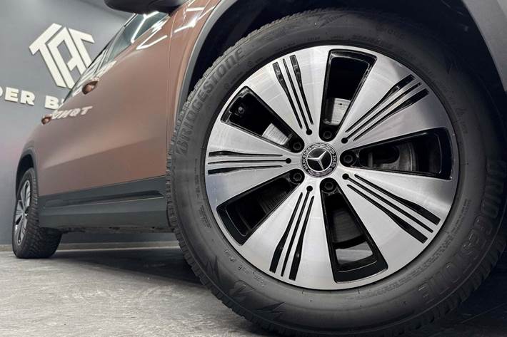 Orange Mercedes EQA250 fra 2023