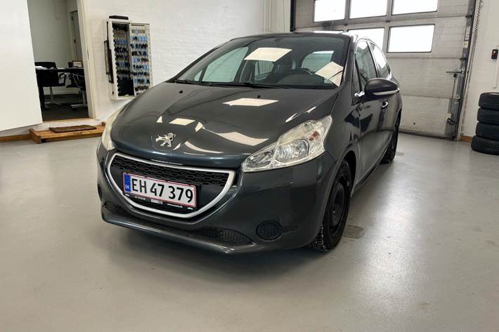 Grå Peugeot 208 fra 2012