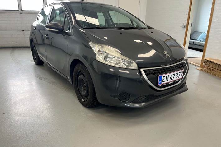 Grå Peugeot 208 fra 2012