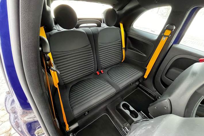 Blå Abarth 595C fra 2019