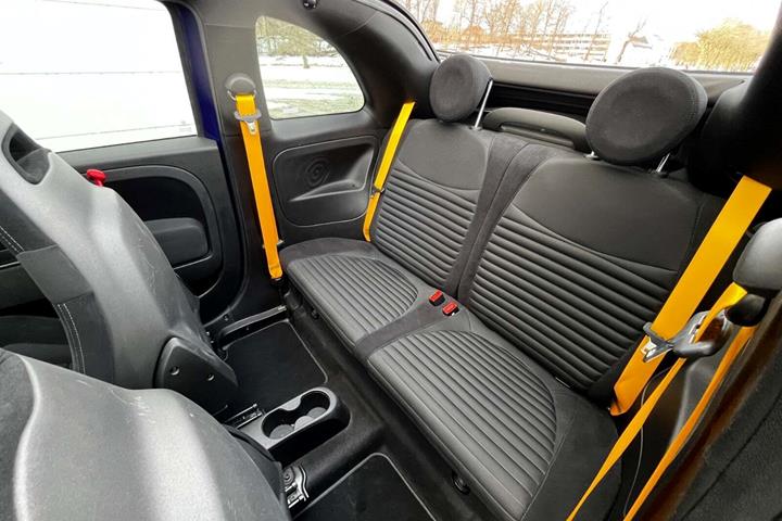 Blå Abarth 595C fra 2019