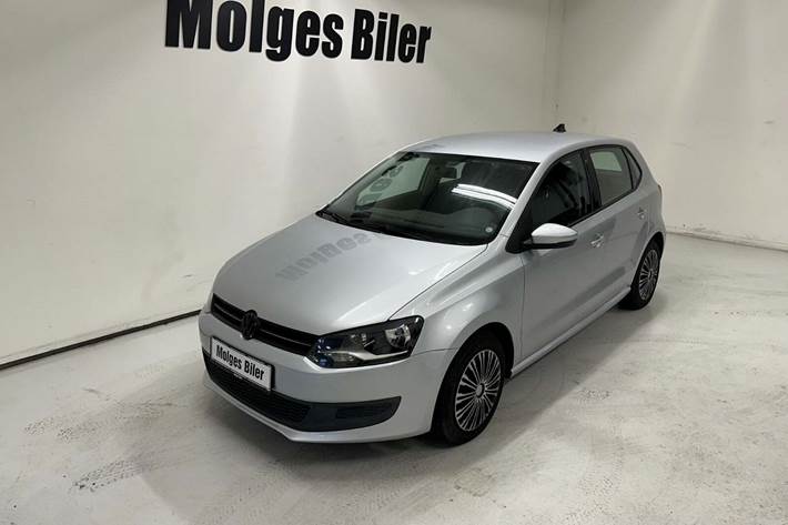 Grå VW Polo fra 2011 set udefra