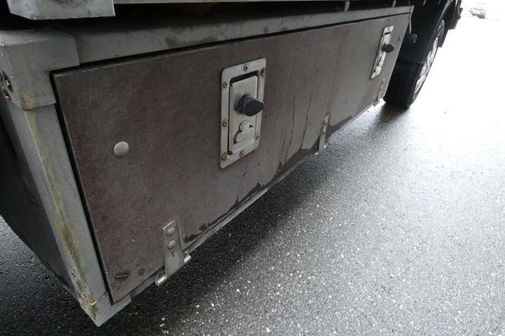 Orange Mercedes Sprinter 319 fra 2021