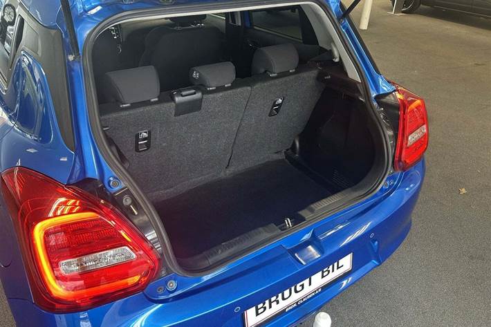 Blå Suzuki Swift fra 2022