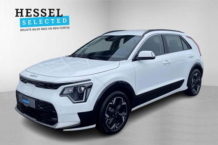 Beige Kia Niro fra 2023 set udefra