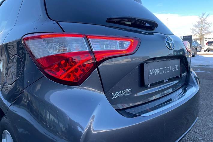 Sort Toyota Yaris fra 2019