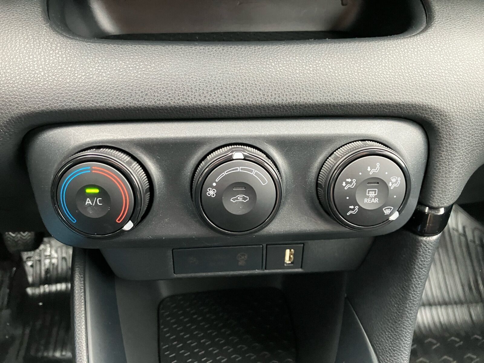 Hvid Toyota Yaris fra 2021