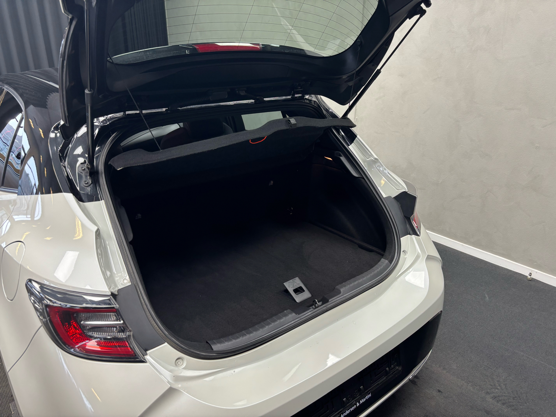 Toyota Corolla 2,0 Hybrid H3 Premium E-CVT 180HK 5d 6g Aut.