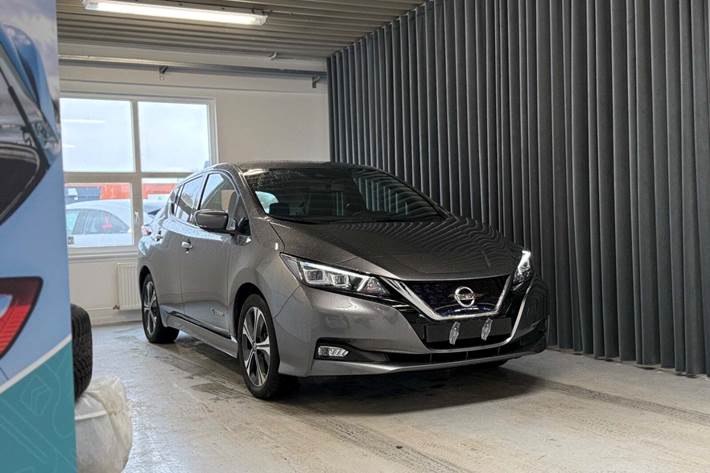 Grå Nissan Leaf fra 2021