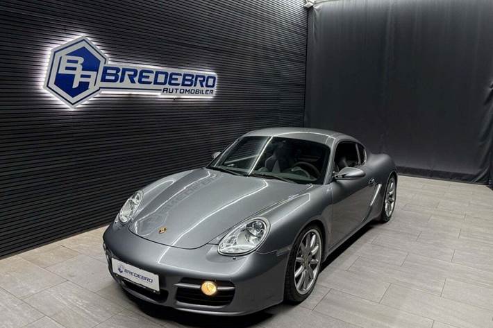 Grå Porsche Cayman S fra 2006 set udefra