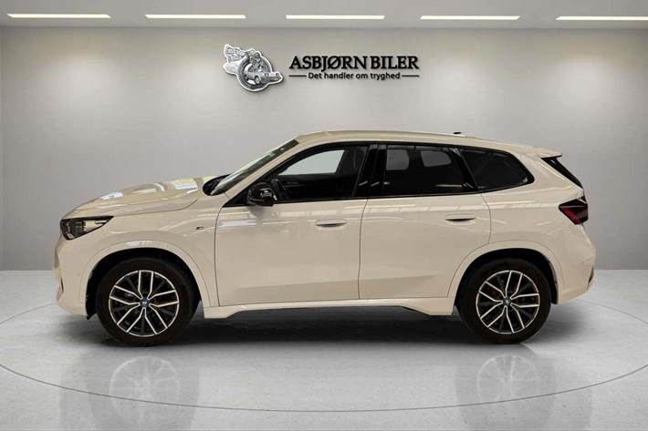 Hvid BMW iX1 fra 2024