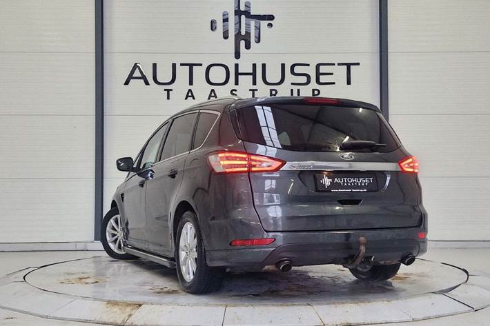 Grøn Ford S-MAX fra 2016