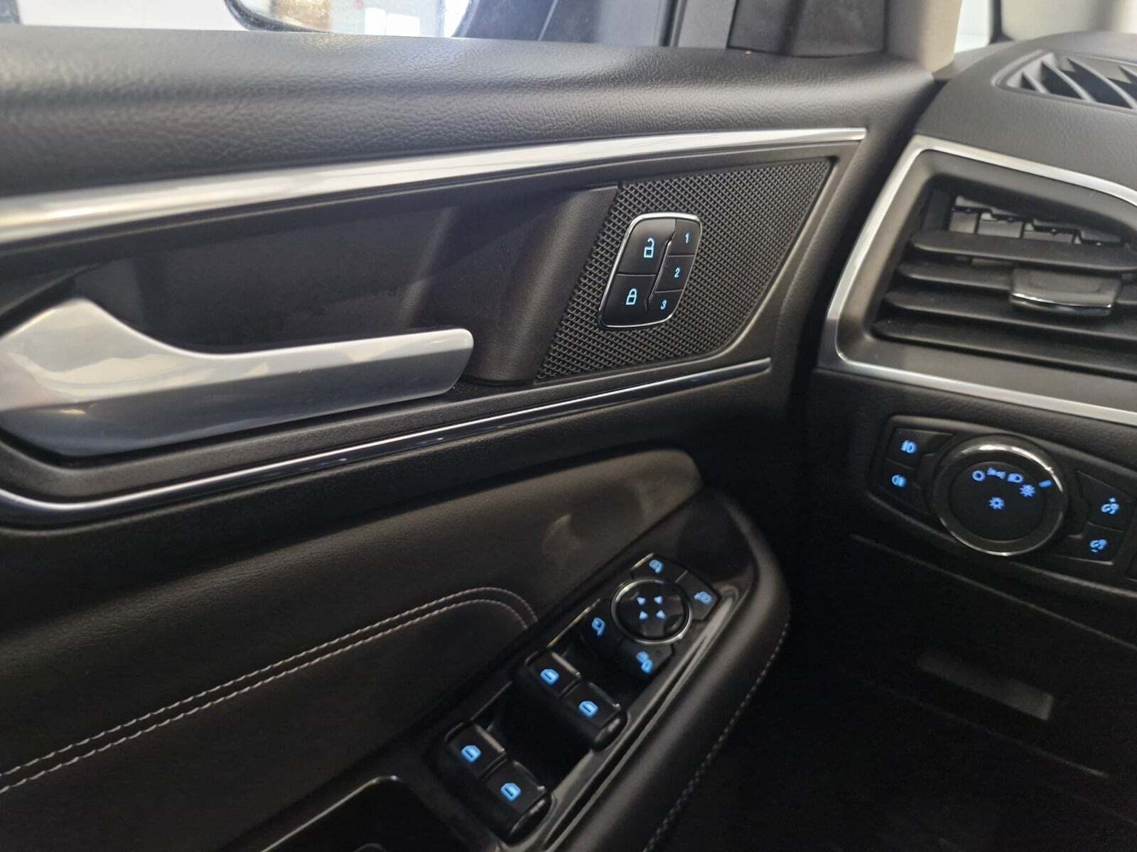 Grøn Ford S-MAX fra 2016