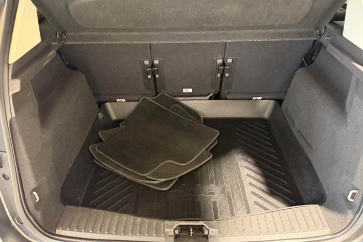 Grå Ford C-MAX fra 2018