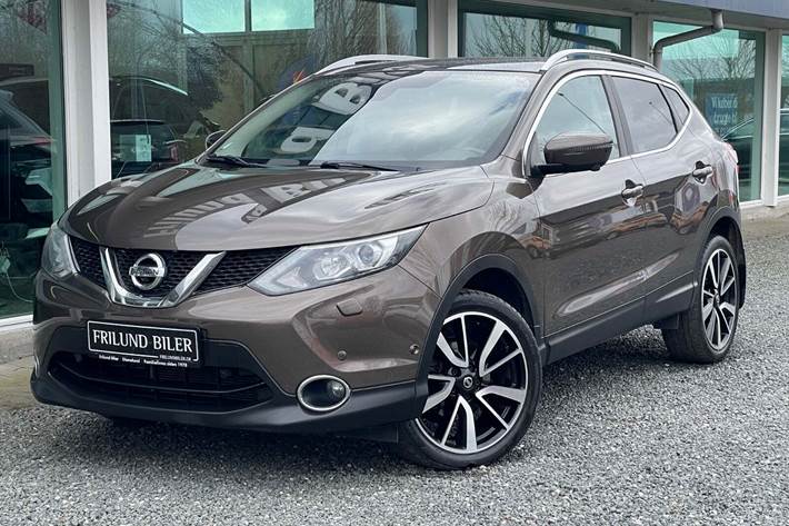 Brun Nissan Qashqai fra 2017 set udefra
