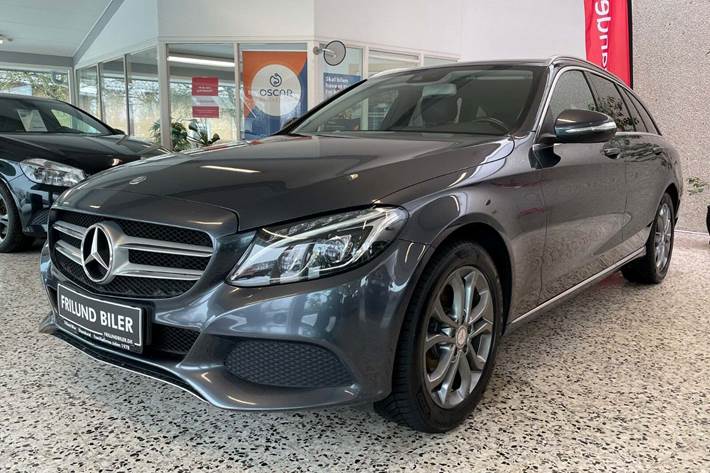 Grå Mercedes C200 fra 2015 set udefra