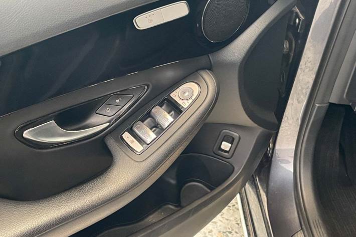 Grå Mercedes C200 fra 2015