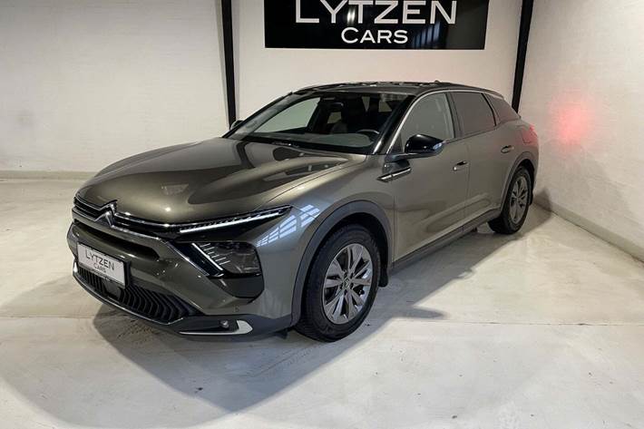 Grøn Citroën C5 X fra 2022 set udefra