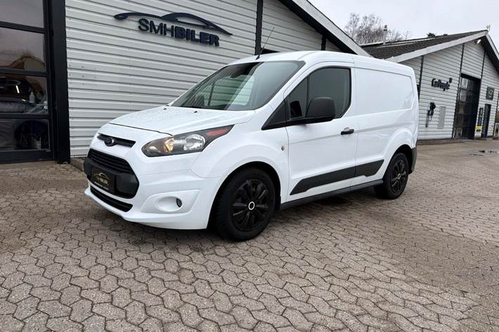Hvid Ford Transit Connect fra 2017 set udefra