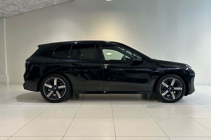 Sort BMW iX fra 2024