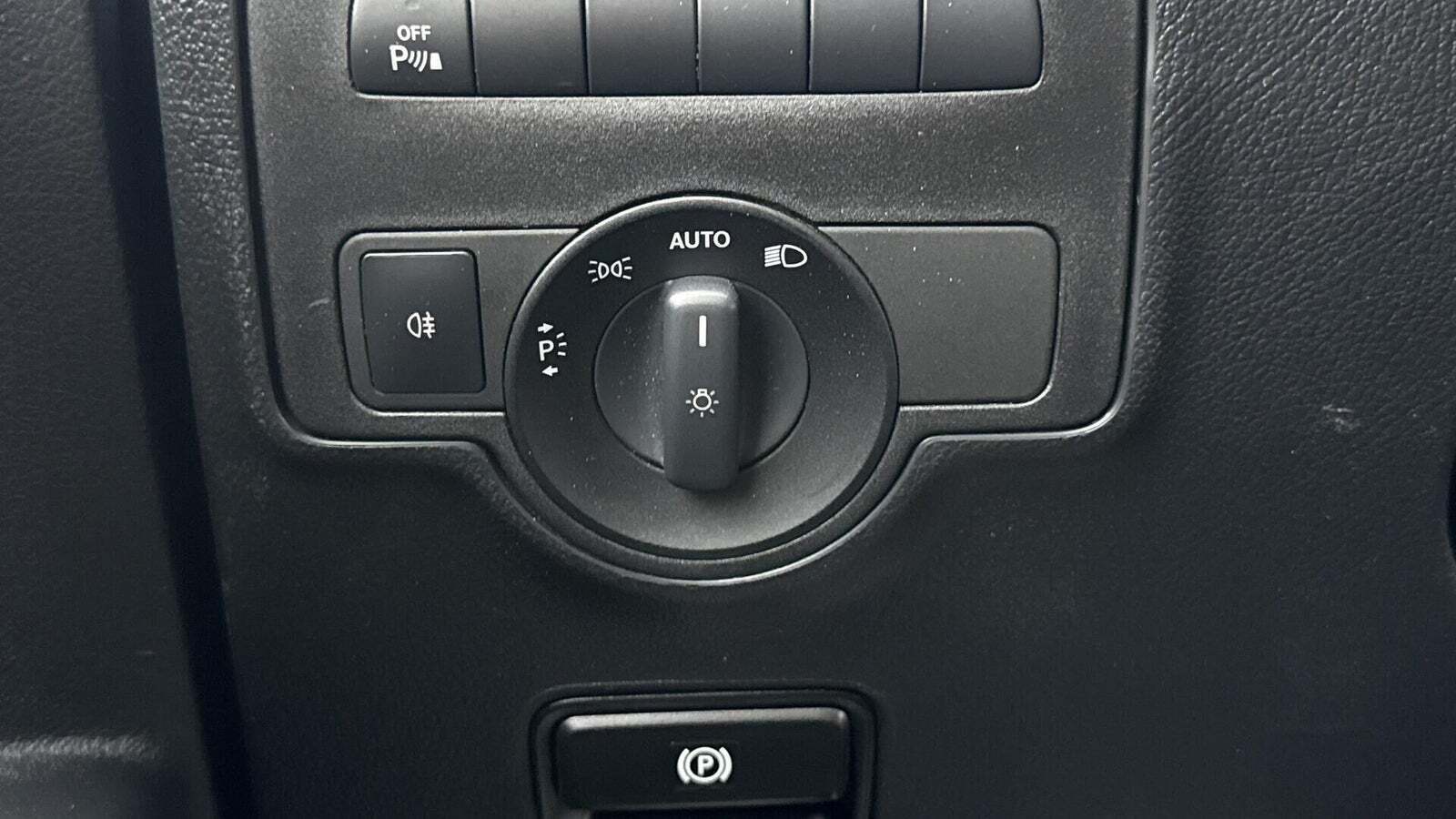 Hvid Mercedes Vito 114 fra 2021