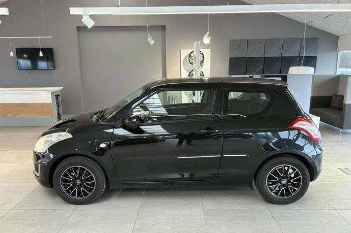Sort Suzuki Swift fra 2015