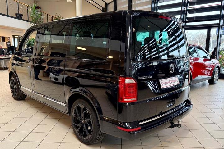 Sort VW Multivan fra 2018