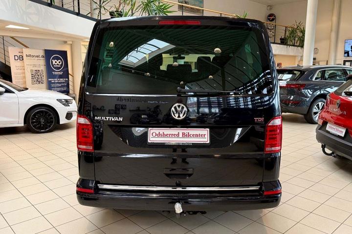 Sort VW Multivan fra 2018