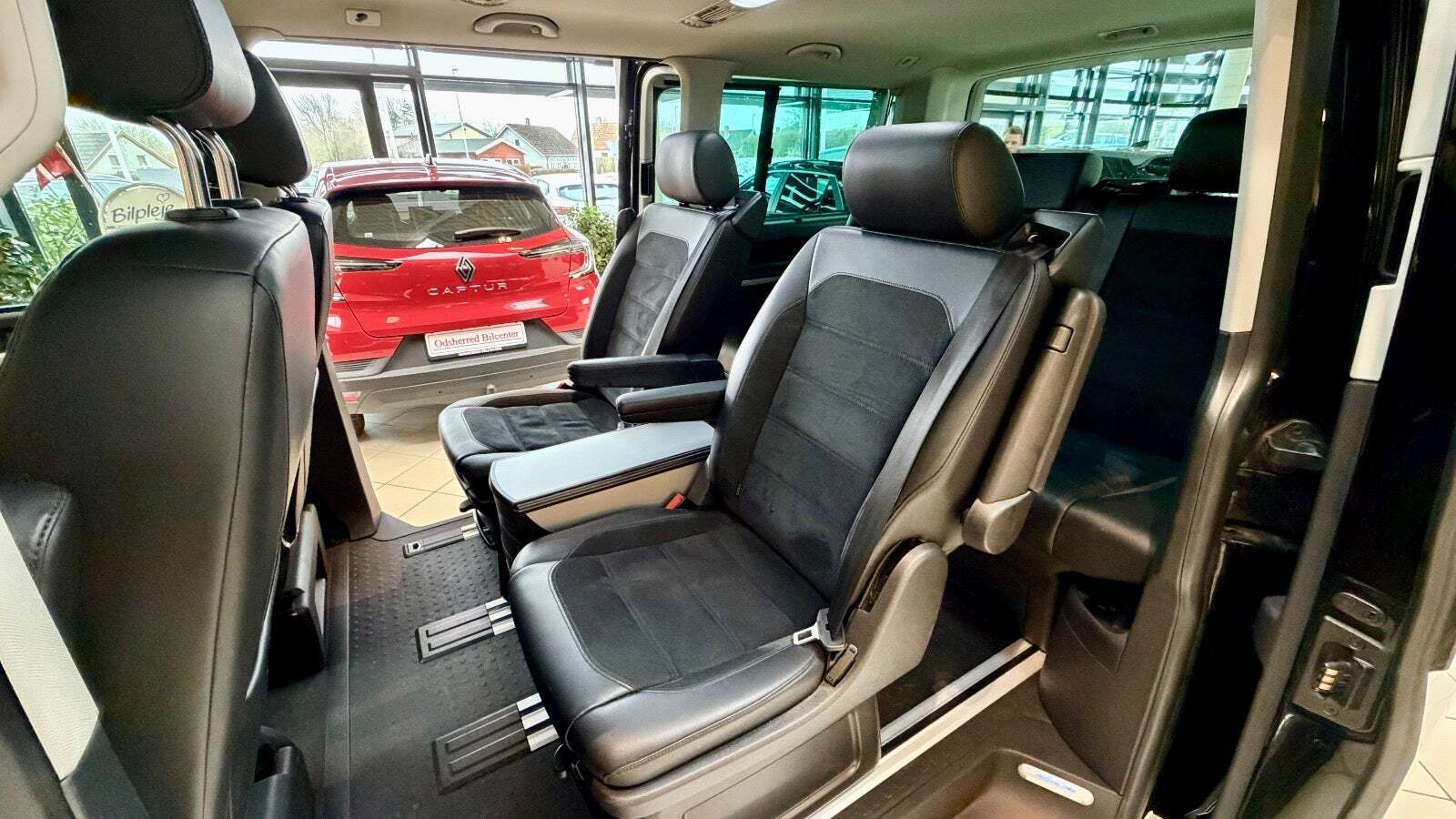 Sort VW Multivan fra 2018