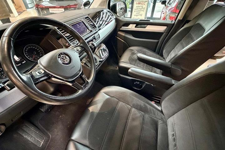 Sort VW Multivan fra 2018