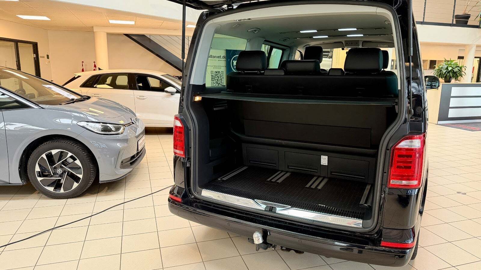 Sort VW Multivan fra 2018