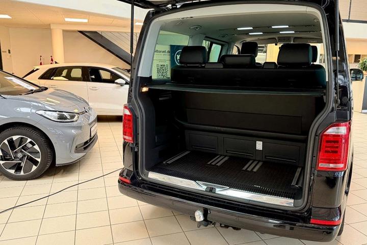 Sort VW Multivan fra 2018