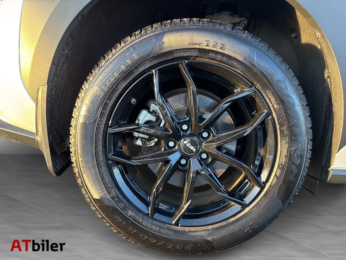 Hvid Toyota BZ4X fra 2024