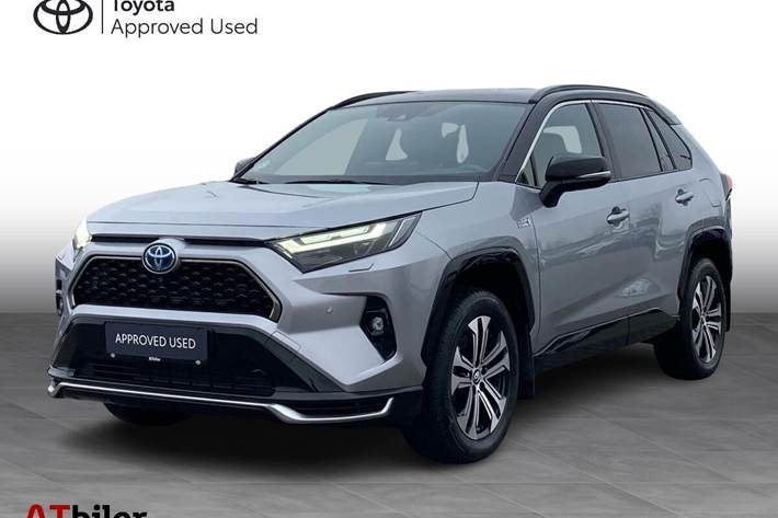 Grå Toyota RAV4 Plug-in fra 2023 set udefra