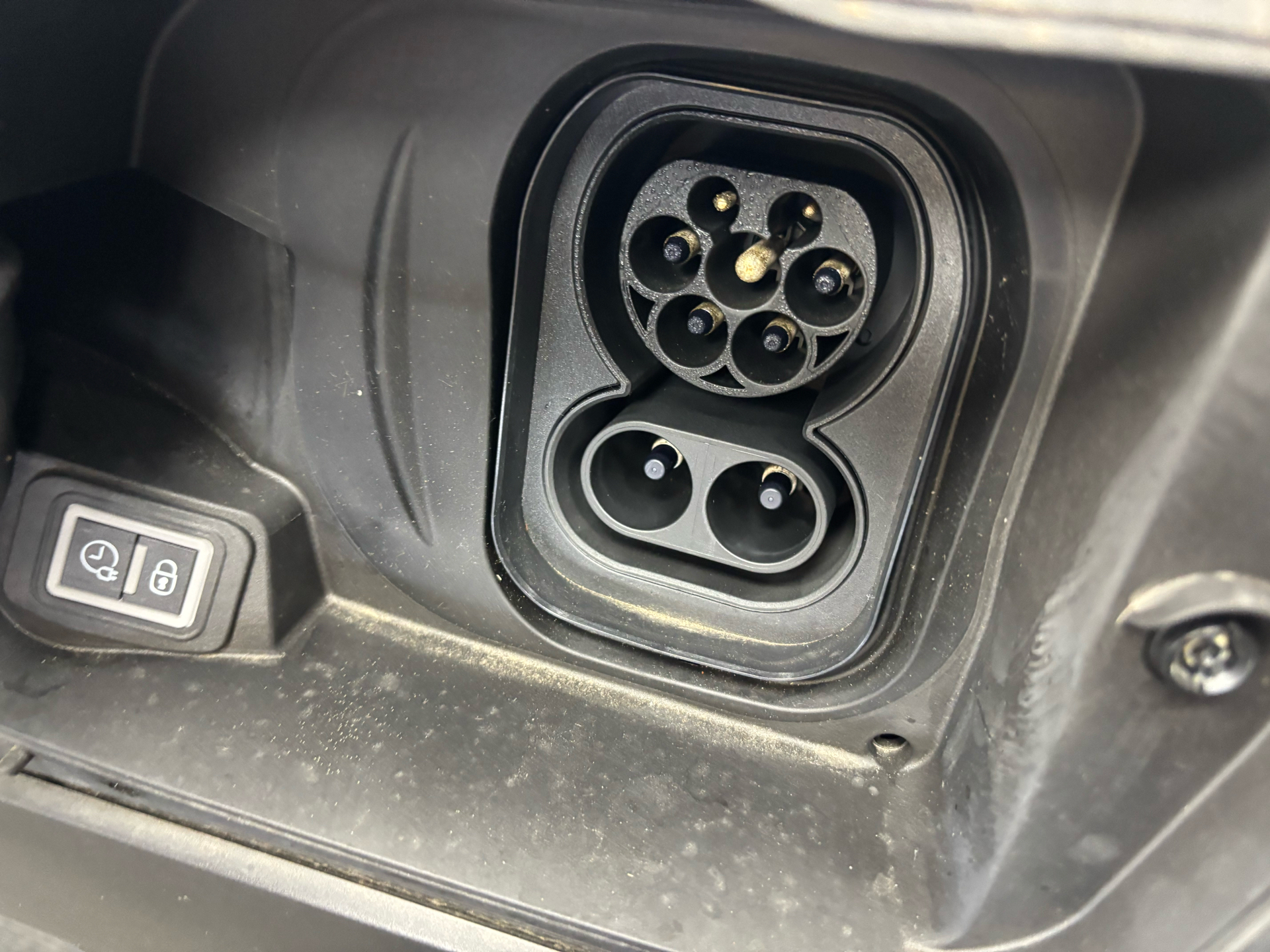 Grå Opel Mokka-e fra 2024