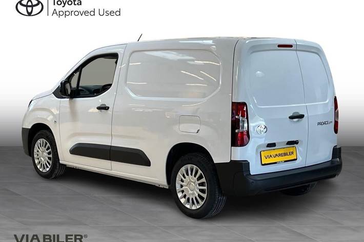 Hvid Toyota ProAce City fra 2026