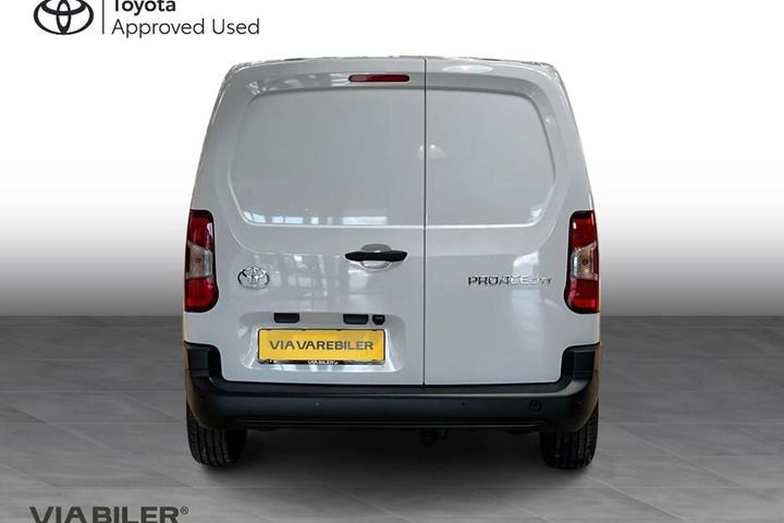 Hvid Toyota ProAce City fra 2026