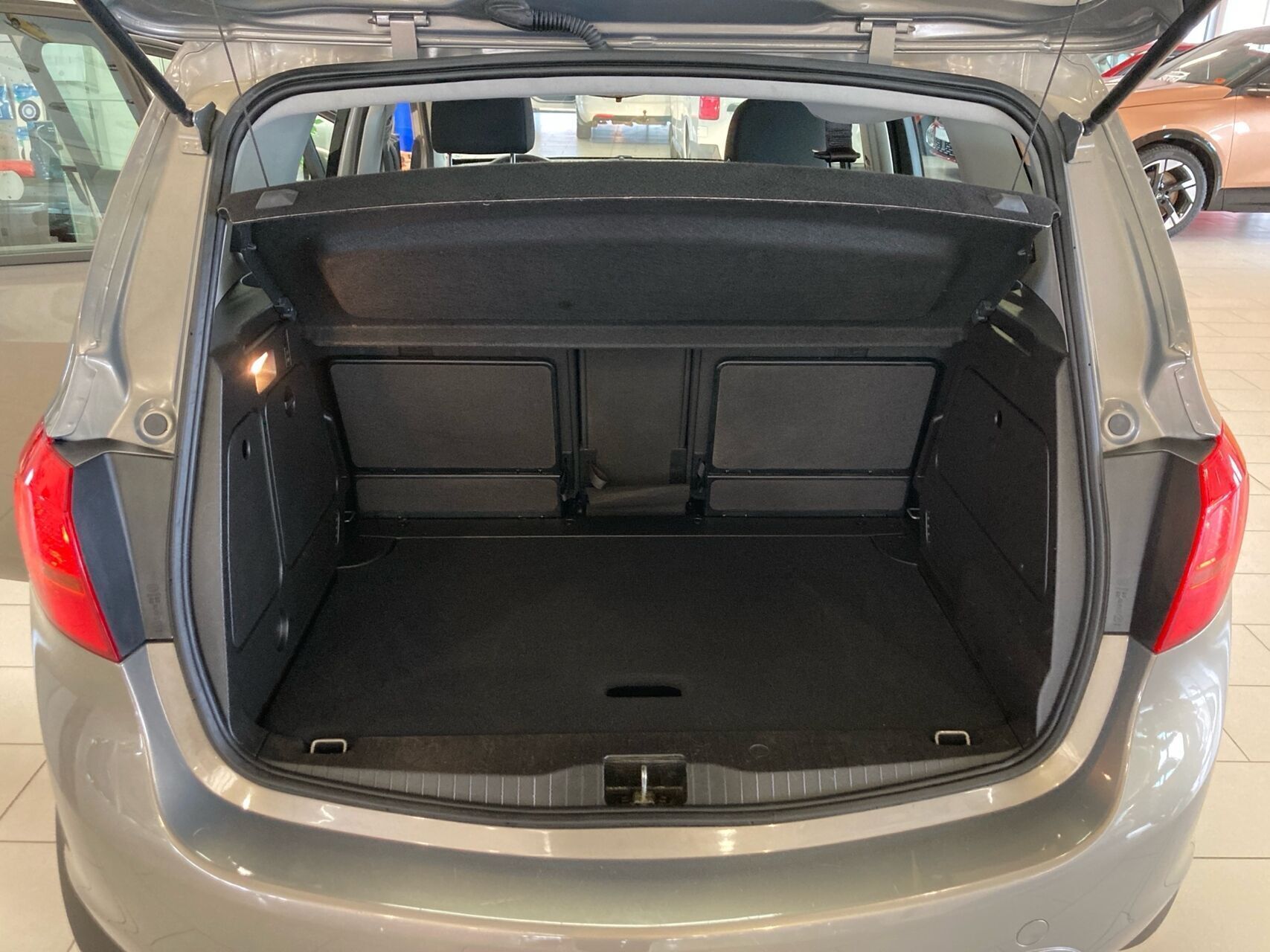 Brun Opel Meriva fra 2016