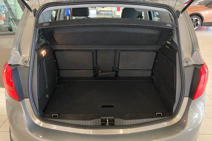 Brun Opel Meriva fra 2016