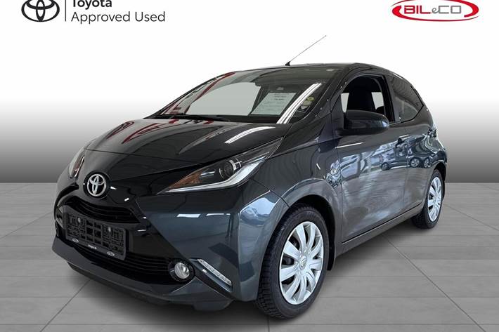 Grå Toyota Aygo fra 2018 set udefra