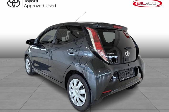 Grå Toyota Aygo fra 2018