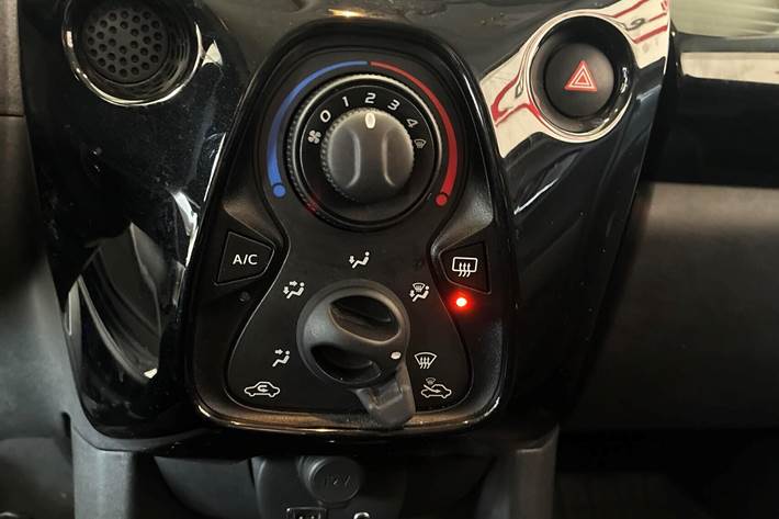 Grå Toyota Aygo fra 2018