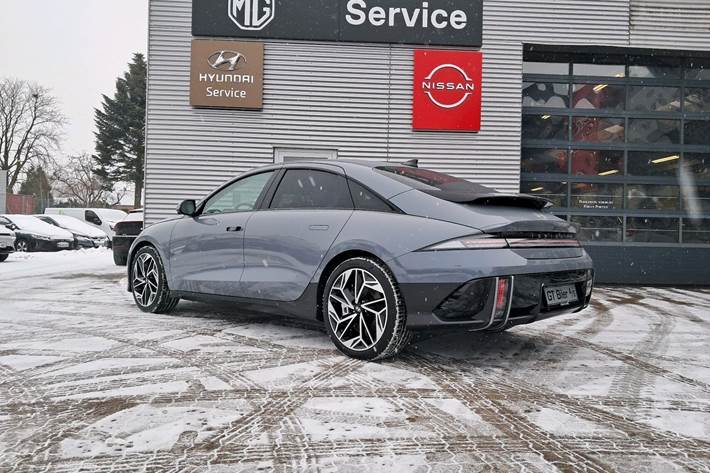 Blå Hyundai Ioniq 6 fra 2025