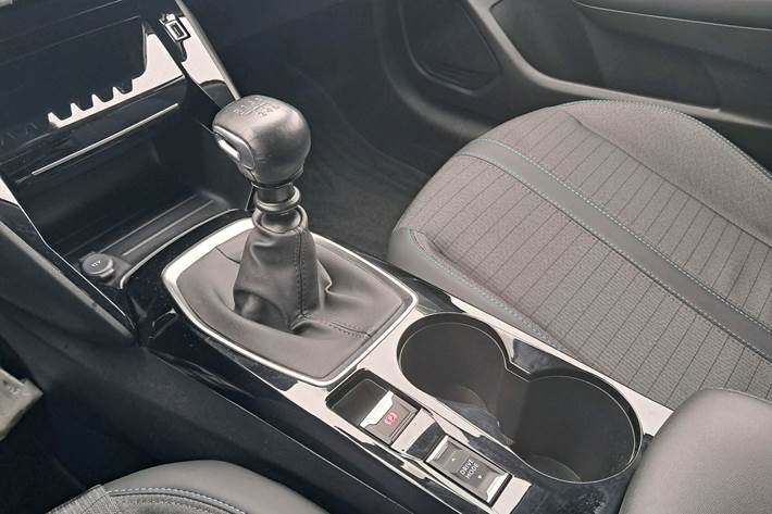 Gul Peugeot 208 fra 2021