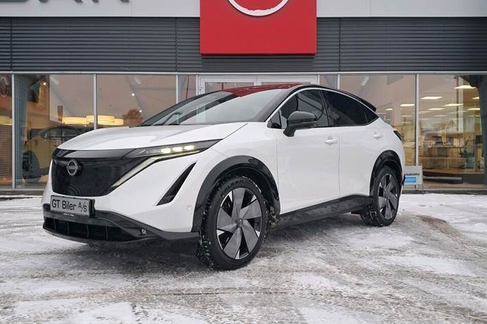 Sort Nissan Ariya fra 2022 set udefra