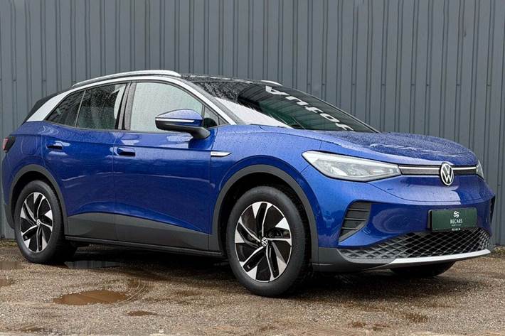 Blå VW ID.4 fra 2023 set udefra