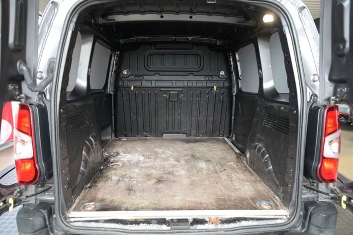 Grå Citroën Berlingo fra 2020