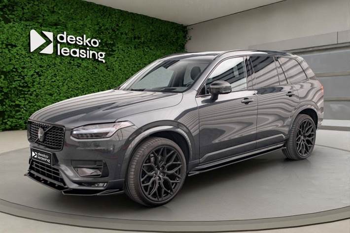 Grå Volvo XC90 fra 2022 set udefra