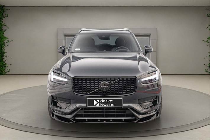 Grå Volvo XC90 fra 2022