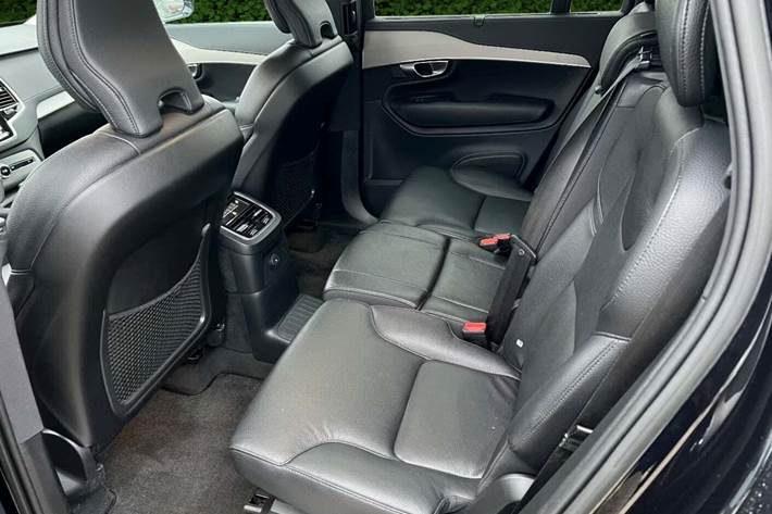 Grå Volvo XC90 fra 2022